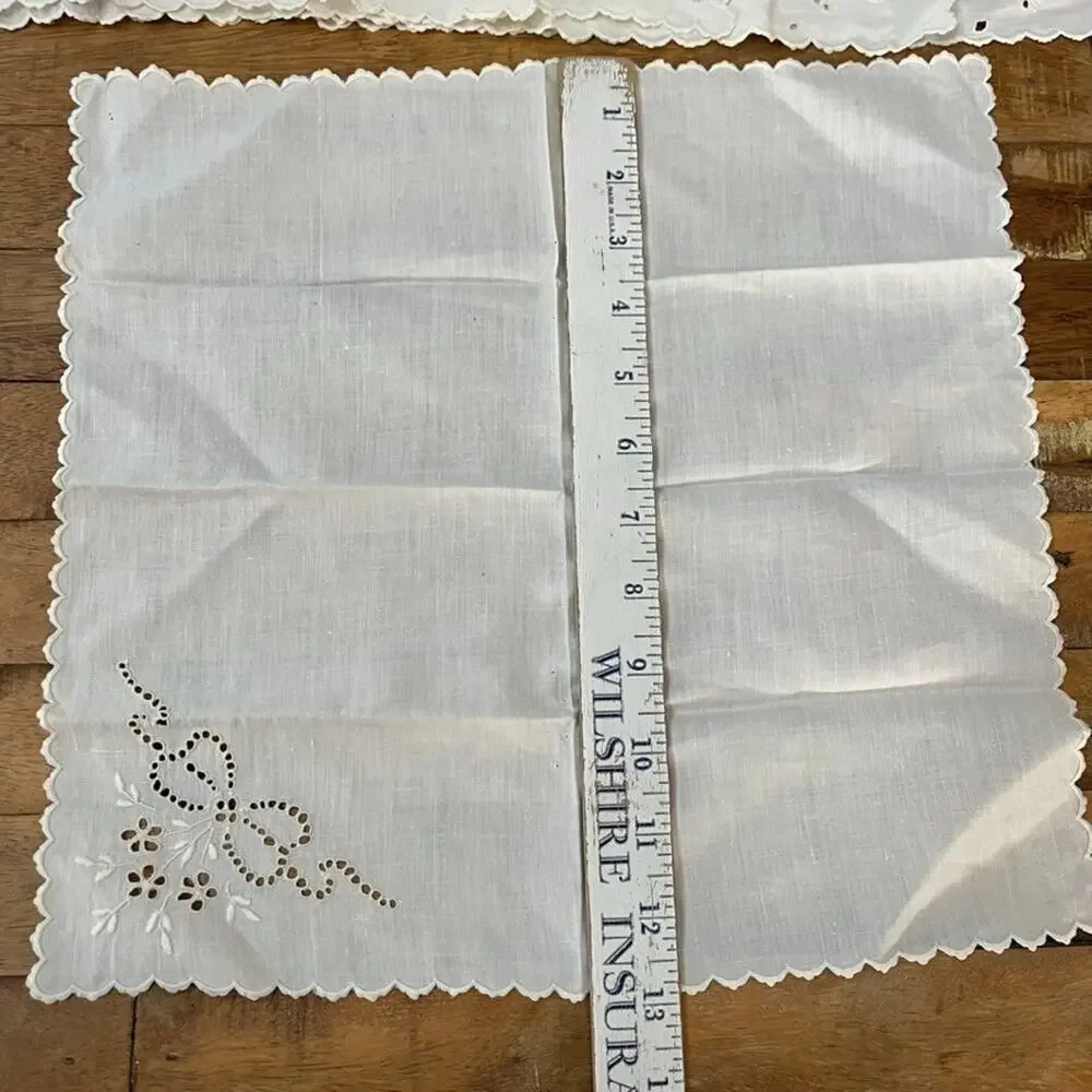 5 Vintage Ivory Embroidered Linen Napkins Scalloped Edge Basket & Bow Cutwork